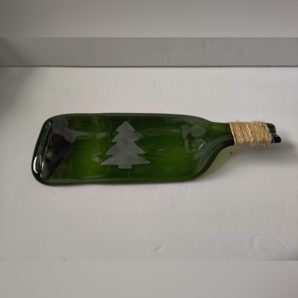 Glass Bottle Tray Melted Wine Bottle Cheese Plate with Etched Christmas Tree